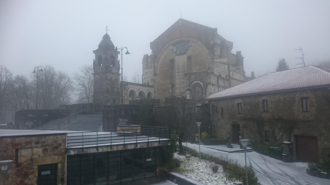 Hotel Santuario Urkiola - Lagunetxea Urquiola Esterno foto
